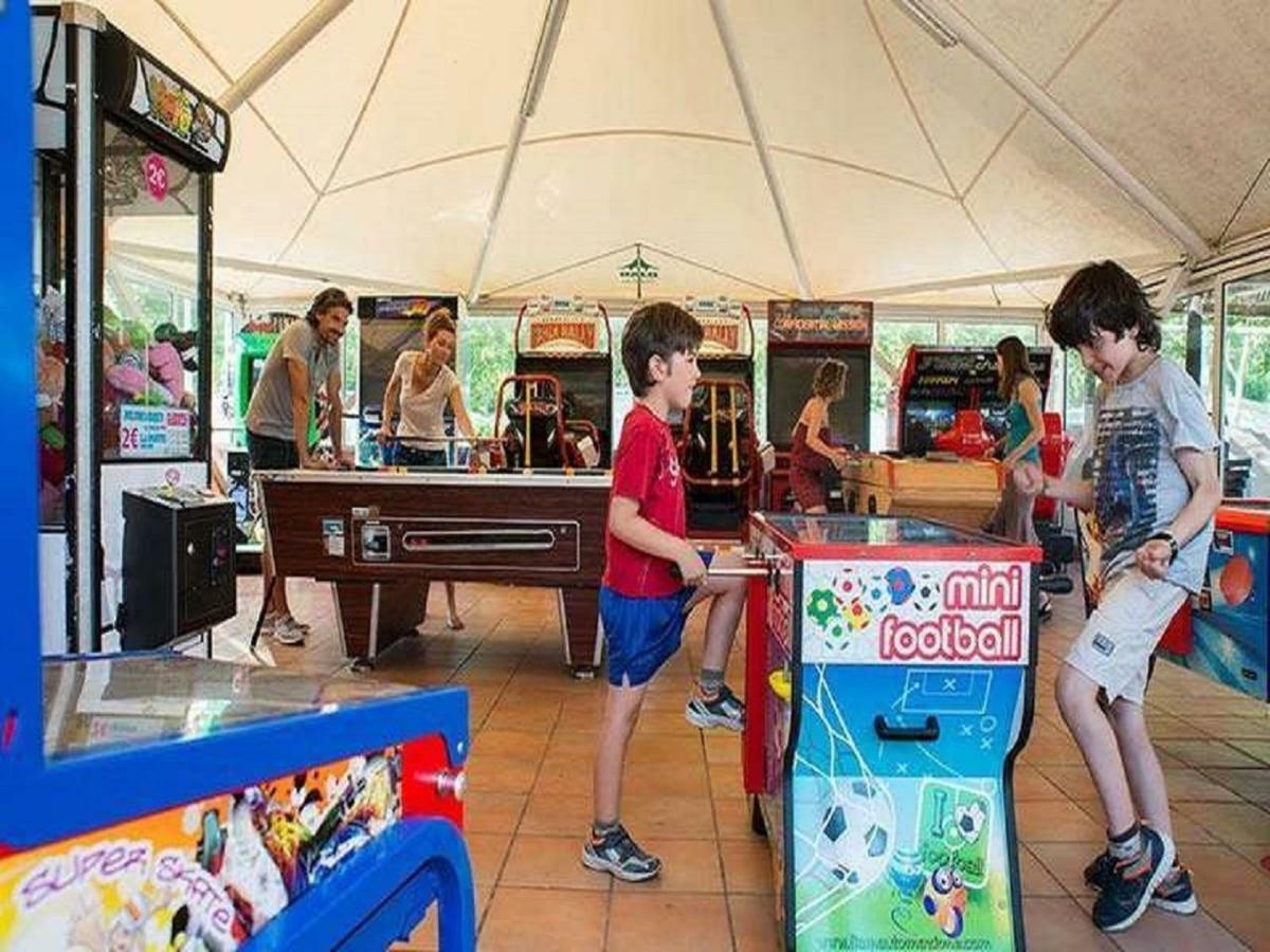 Mobilhome Saint Julien En Born المظهر الخارجي الصورة